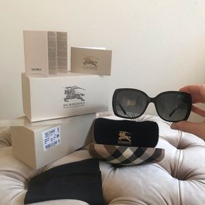Burberry sunglasses with classic design on sides!